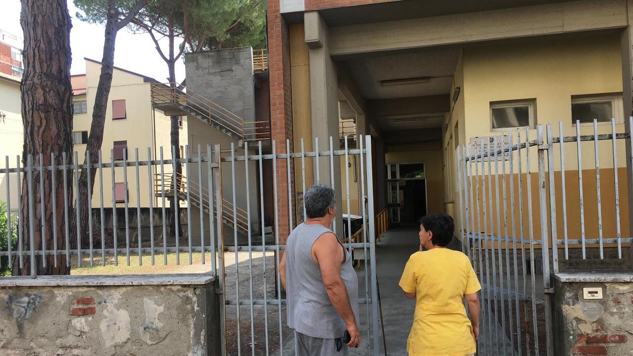 L'ingresso dell'istituto superiore Montale di Pontedera