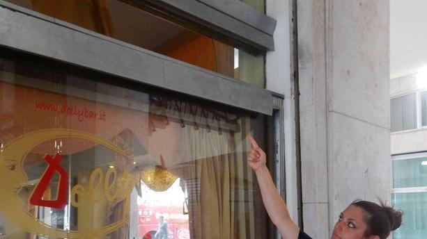 Svaligiato di nuovo il bar Dolly: «Un furto all’anno, ora basta»