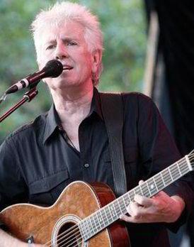 È la sera di Graham Nash e il palco del Manzoni diventa tempio del rock