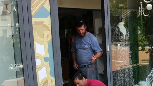 Spaccata nella notte da Dada House al Forte Via la cassa con 1.500 euro