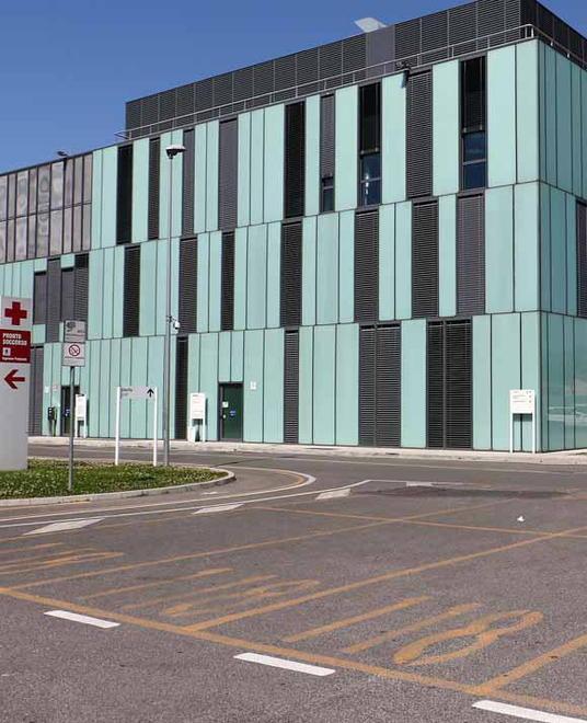 Accoltellato a un polmone arriva da solo all’ospedale 