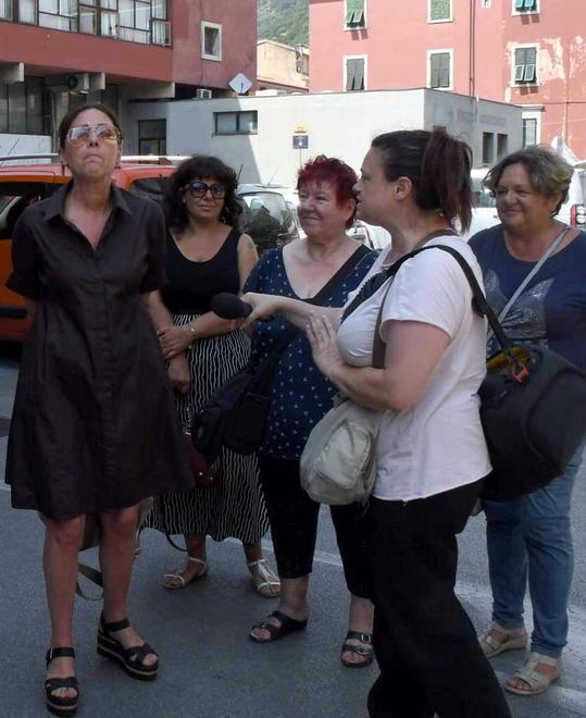 Le cuoche Apuafarma insistono: assumeteci per dodici mesi 