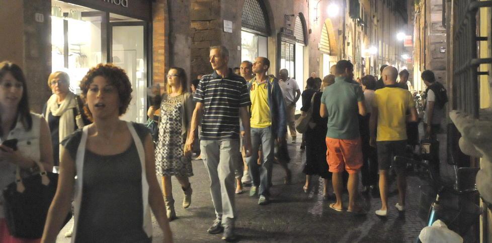 Negozi aperti di sera per tutti i giovedì del mese di luglio