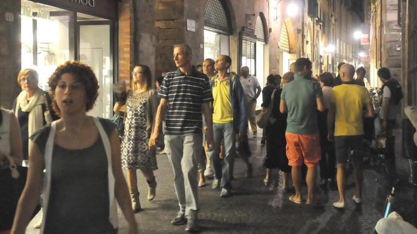 Negozi aperti di sera per tutti i giovedì del mese di luglio