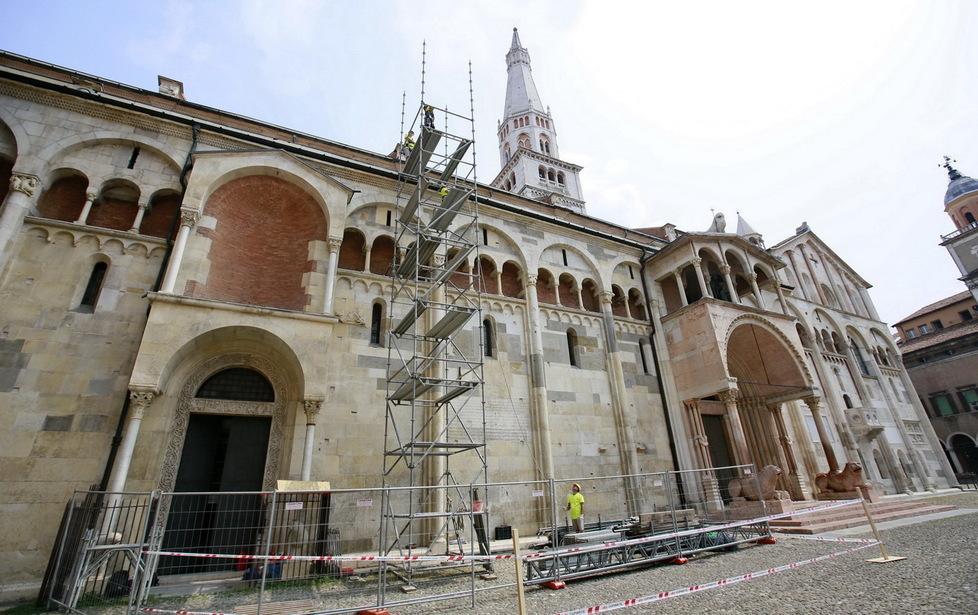 Cantiere all’esterno del Duomo