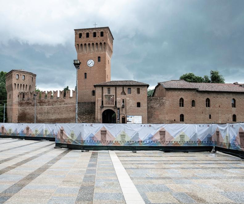 Trampolieri e danze per il battesimo della nuova piazza 