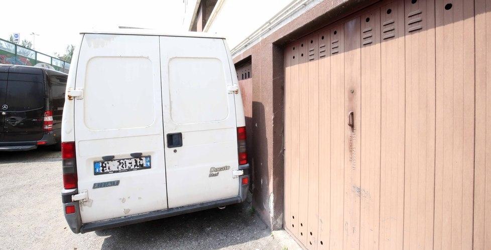 Spaccio e prostituzione a tutte le ore del giorno «Ho paura ad uscire di casa»