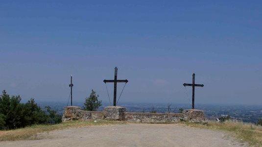 Il Monte della Tre Croci lambito dalla ciclabile dei Colli