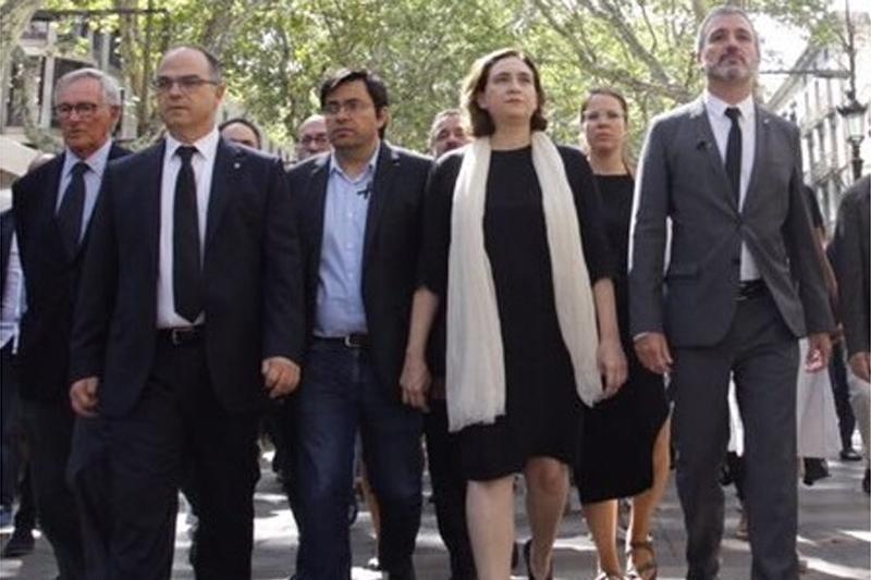 Al centro Ada Colau la sindaca di Barcellona
