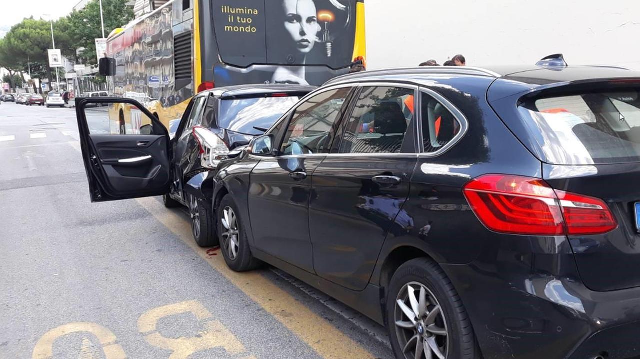 L'utilitaria tamponata in via Bologna