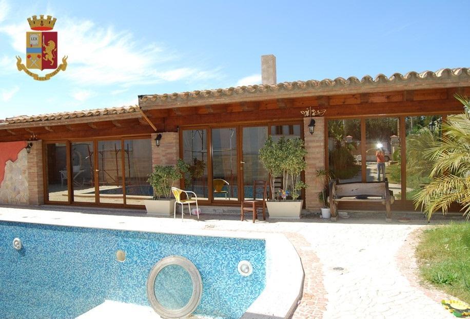 Villa con piscina confiscata a un boss della malavita di Cagliari