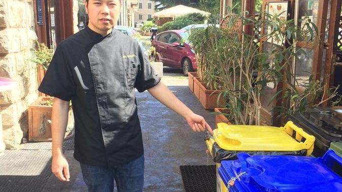 Porta a porta, beffa per i commercianti: niente bidoncini con le chiavi