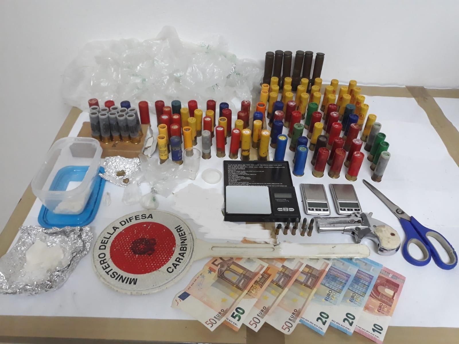 In casa droga e una pistola con matricola abrasa, arrestato a Villasimius