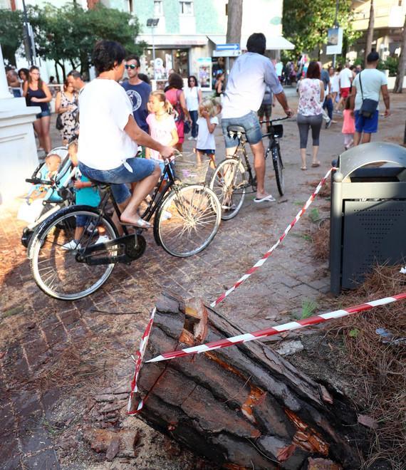 I soldi delle multe per rimettere a posto strade e marciapiedi 