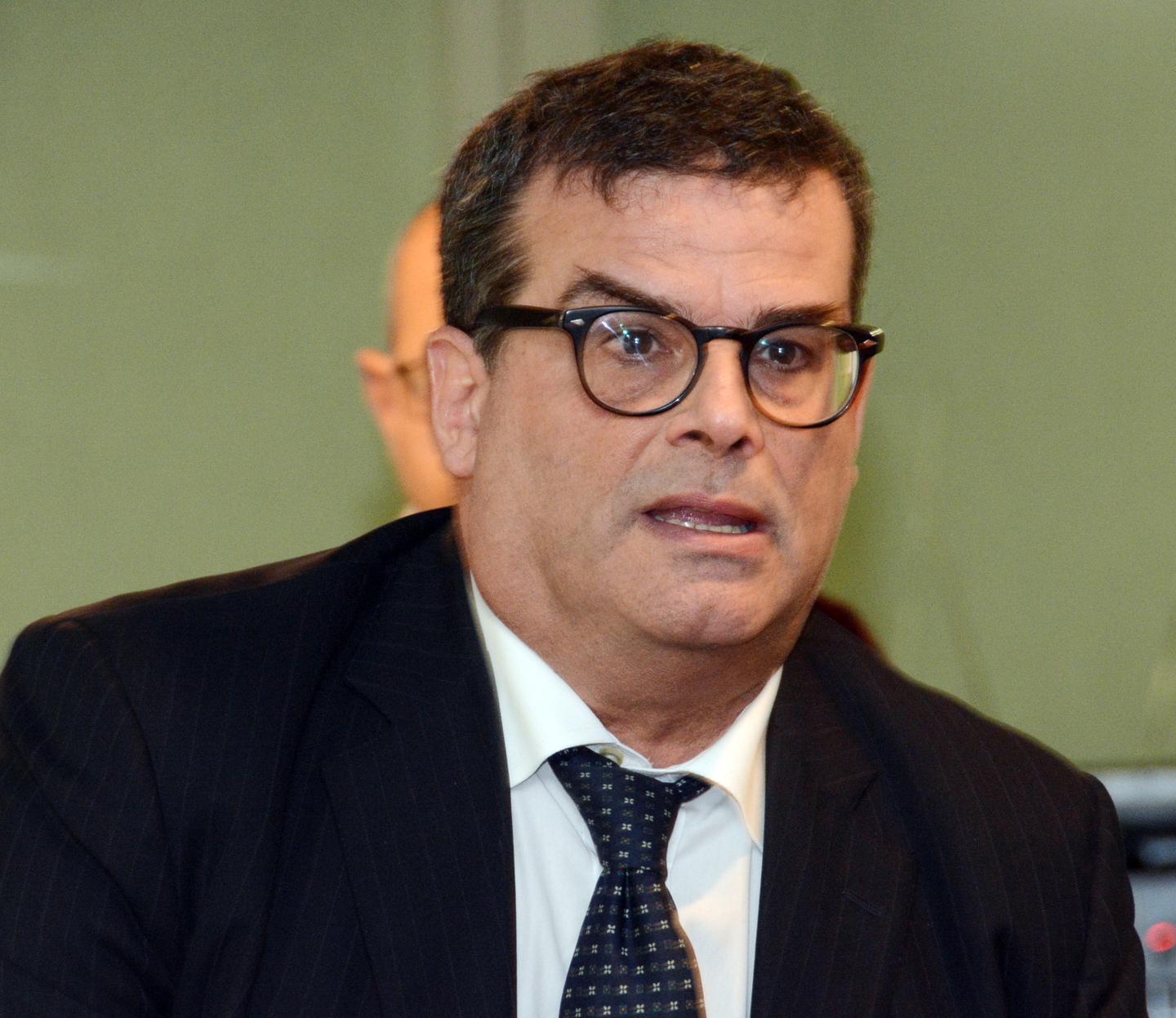 Sulla sanità isola in coda Arru contesta: dati vecchi 