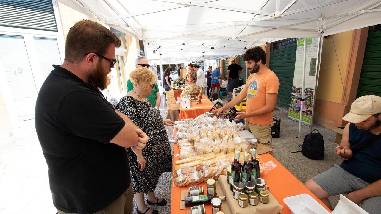 Il Mercato della terra Slow Food al Mercato Coperto (Foto Nucci)