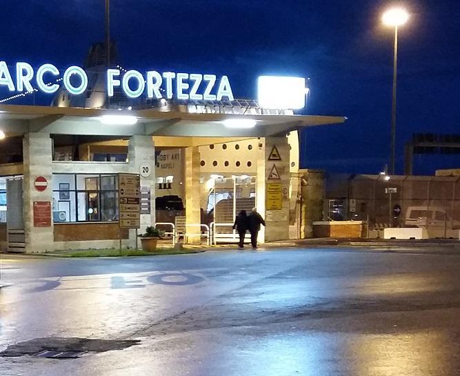 L'ingresso nel porto passeggeri dal varco Fortezza
