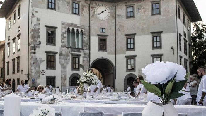 “Cena in bianco” fronte Torre tutti i posti sono esauriti