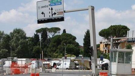 Da oggi basta semafori arriva la rotatoria su via Petrarca