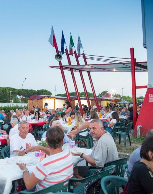In centinaia alla cena per festeggiare i Lupi 
