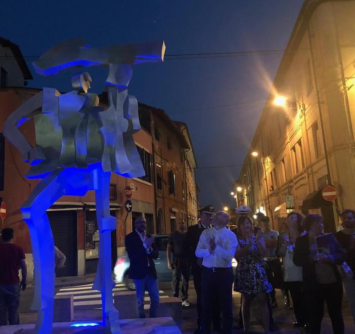 Il nuovo asfalto e un’opera di Metzler non frenano i malumori in via Roma 