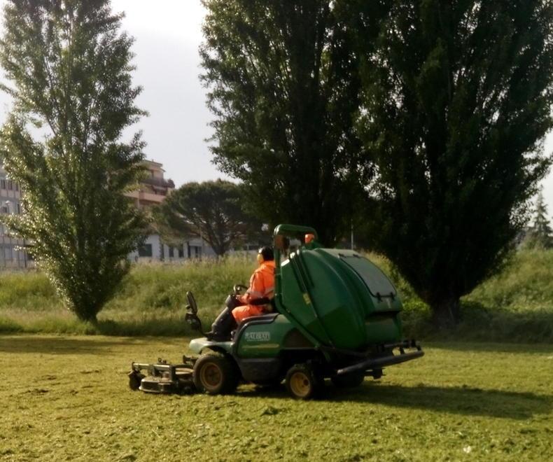 Piccola manutenzione e taglio dell’erba affidati ai giovani 