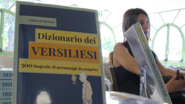 Nel libro di Corrado Benzio 500 storie della Versilia