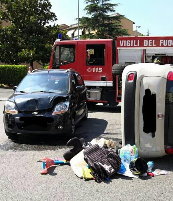 Occupa la vecchia casa del guardiano della pineta