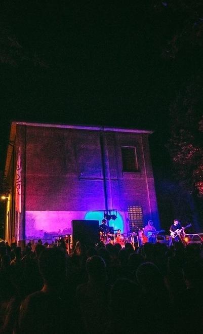 Festa del Ringraziamento Al Lato B di Canaletto una scorpacciata di band