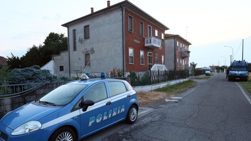 La gente scende in strada per dire no ai migranti