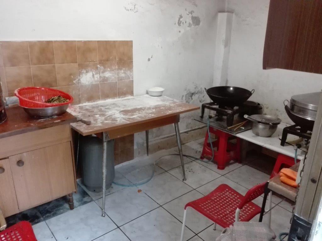 La cucina dove si preparavano i cibi per essere consegnati alle ditte cinesi