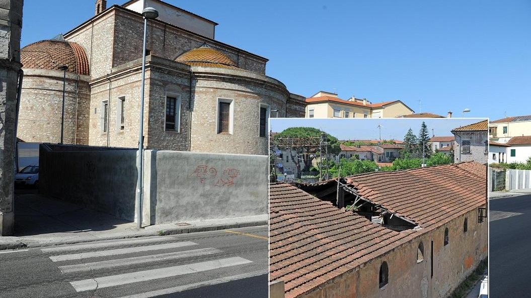 L’area dietro al Duomo prima e dopo la demolizione della falegnameria (f. Silvi)