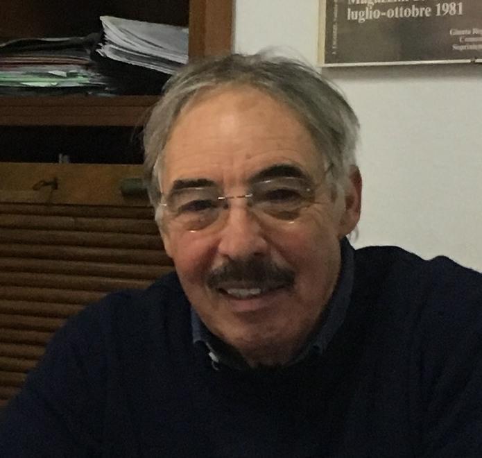 Cassonetti stracolmi e rifiuti gettati fuori «Non è un bel vedere»