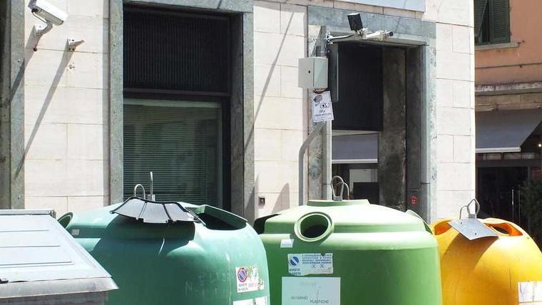 Telecamere contro i furbetti della spazzatura