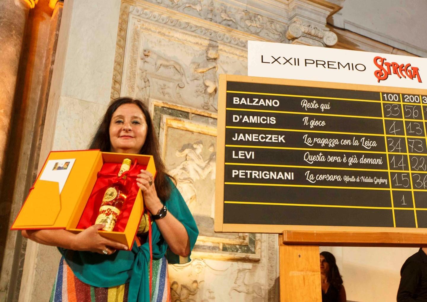 Helena Janeczek e la storia di una coraggiosa fotoreporter 