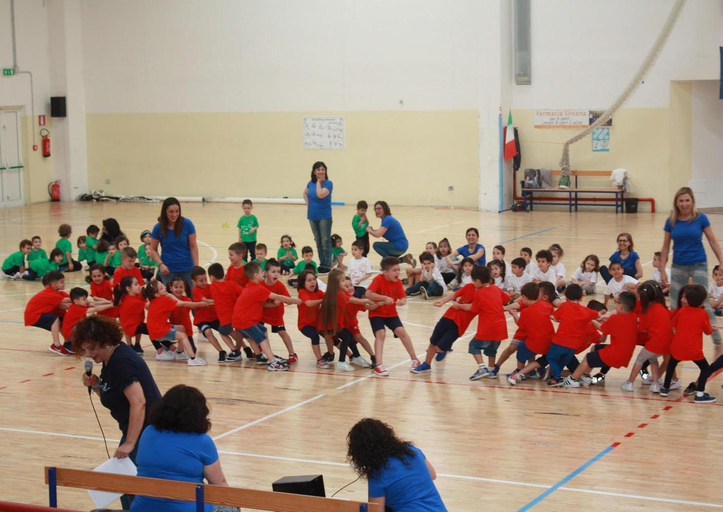 Giochi e sport sul parquet con i bambini di Cappuccini 
