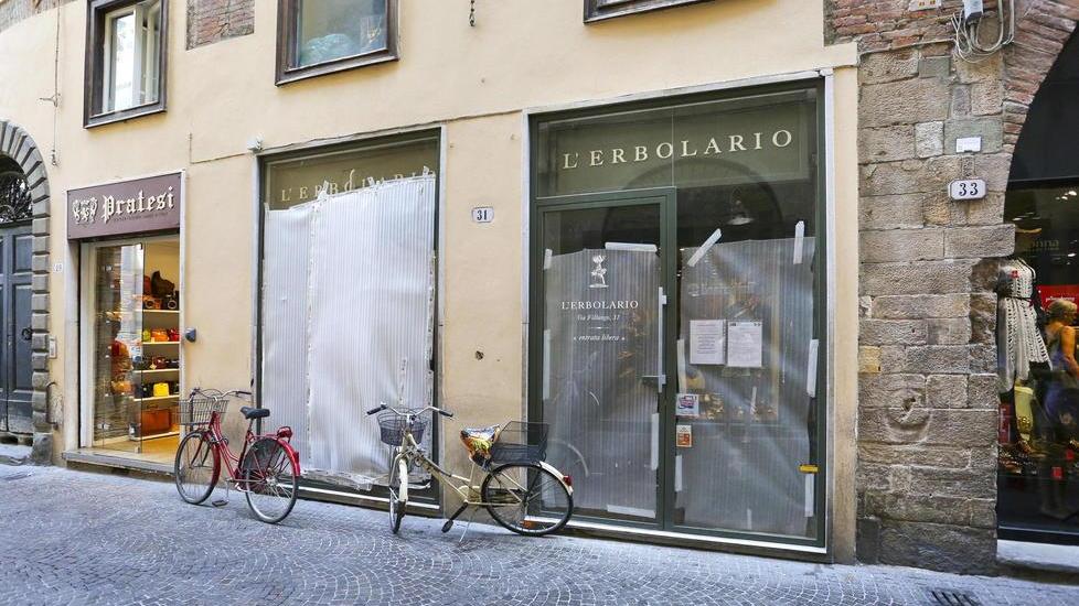 Valzer in Fillungo: riapre Pult arrivano Pandora e L’Erbolario