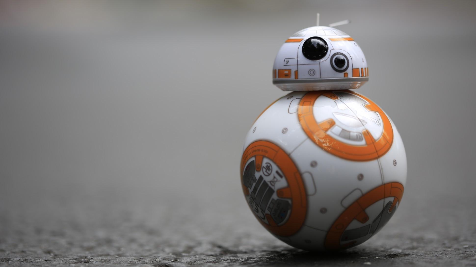 Uno dei celebri robot della saga cinematografica "Star Wars"