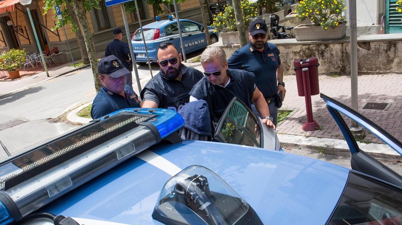 Aggredisce l’amica per prelevare soldi: arrestato dalla polizia