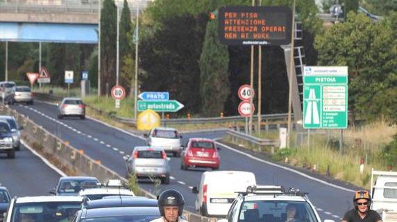 Auto su una sola corsia in tangenziale domani dalle 19 alle 7