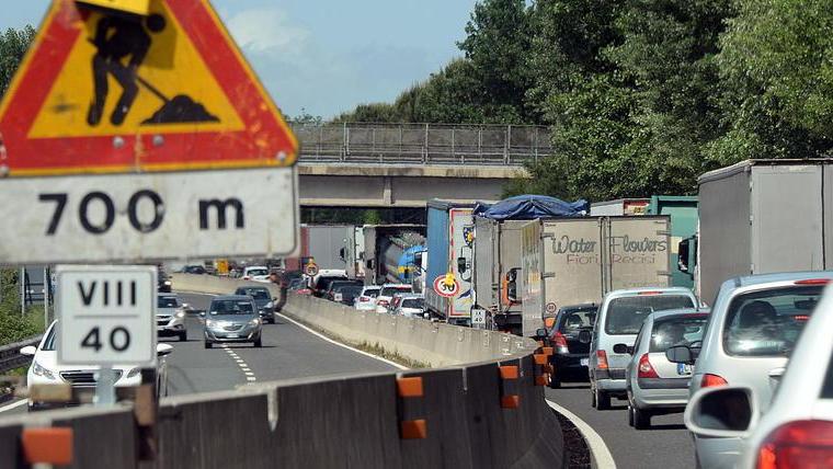 Attenzione alle code in superstrada verso il mare
