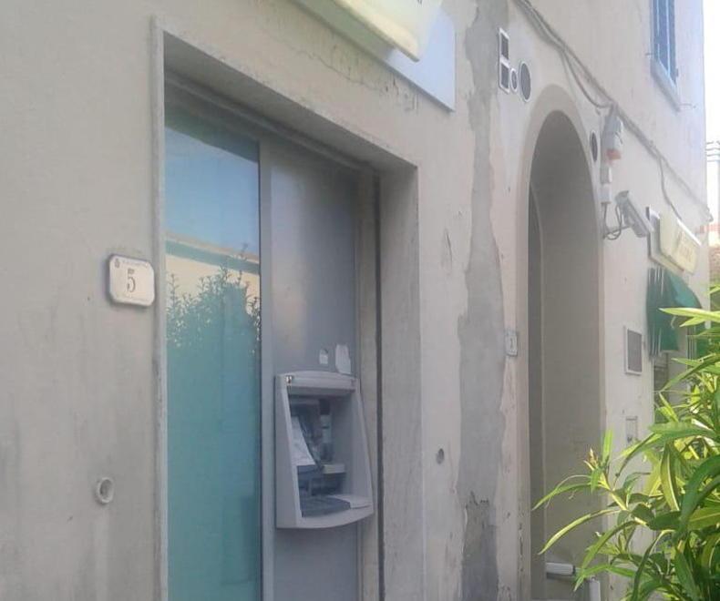 Chiusa l’unica banca di Castelnuovo Protestano i cittadini 
