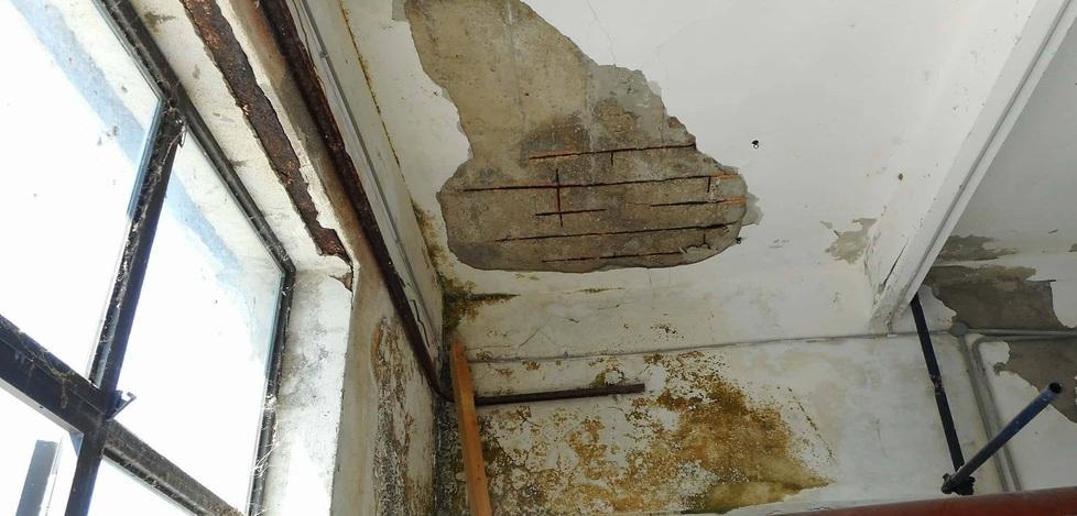 Solai che cadono e tetti colabrodo sos ai Canottieri 