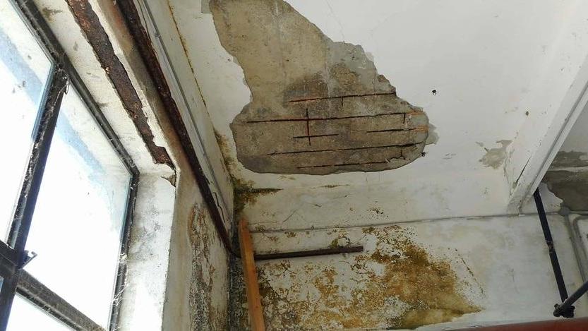 Solai che cadono e tetti colabrodo sos ai Canottieri