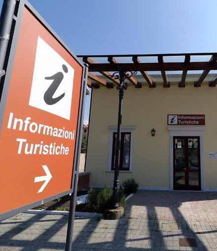 Info Point di S. Martino: aperto solo il mattino e praticamente deserto
