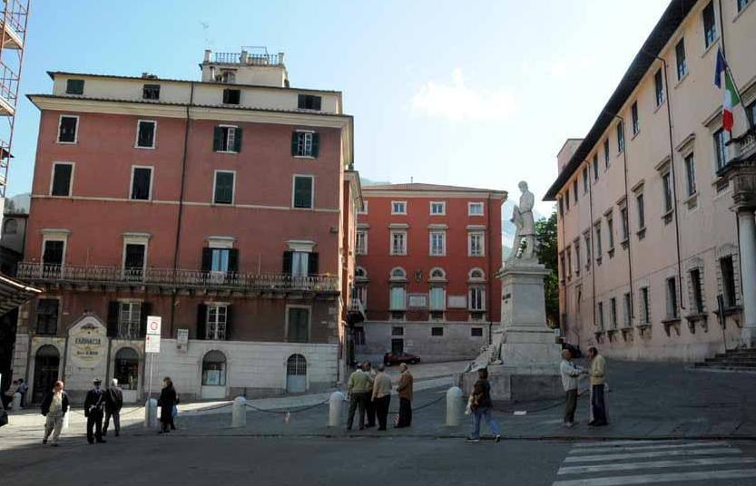«Sosta meno cara e più pulizia per rilanciare la Ztl in centro» 