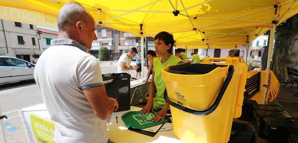 Pescia, Alia promette ritiro ingombranti e cassonetti lavati 