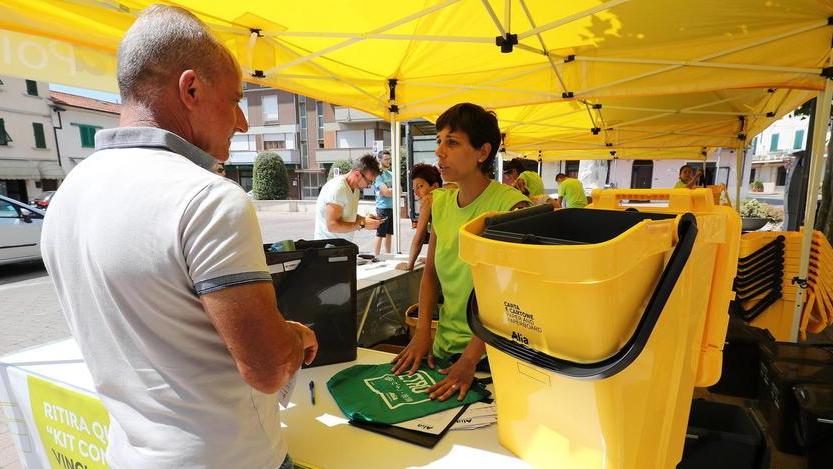 Pescia, Alia promette ritiro ingombranti e cassonetti lavati