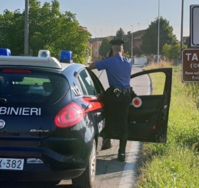 I cittadini vedono strani “giri” e fanno bloccare gli spacciatori 
