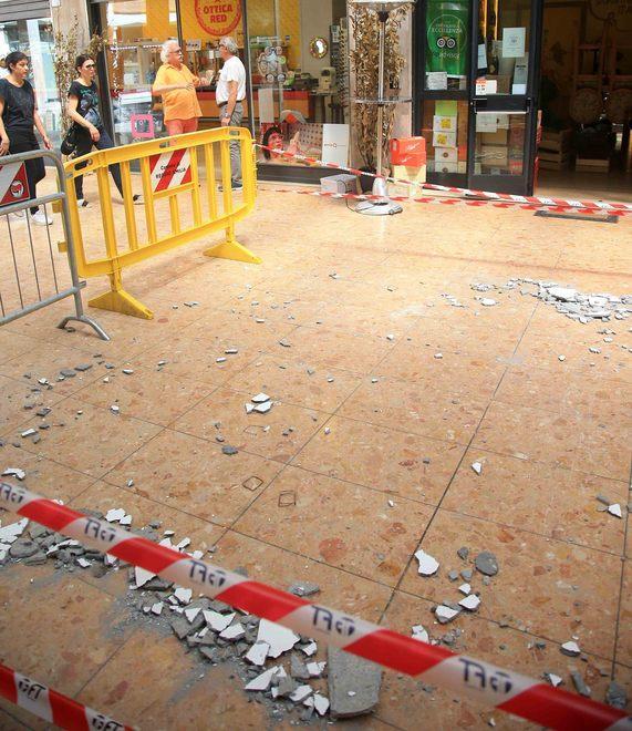 Crolli in Galleria Cavour, i commercianti chiedono maggiore sicurezza 
